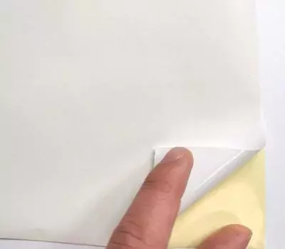 selbstklebendes Papier