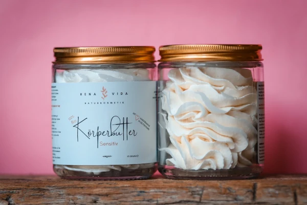 Etiketten für Körperbutter auf Behältern