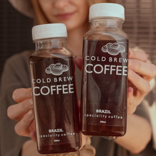 Cold Brew mit No Label Look Aufkleber