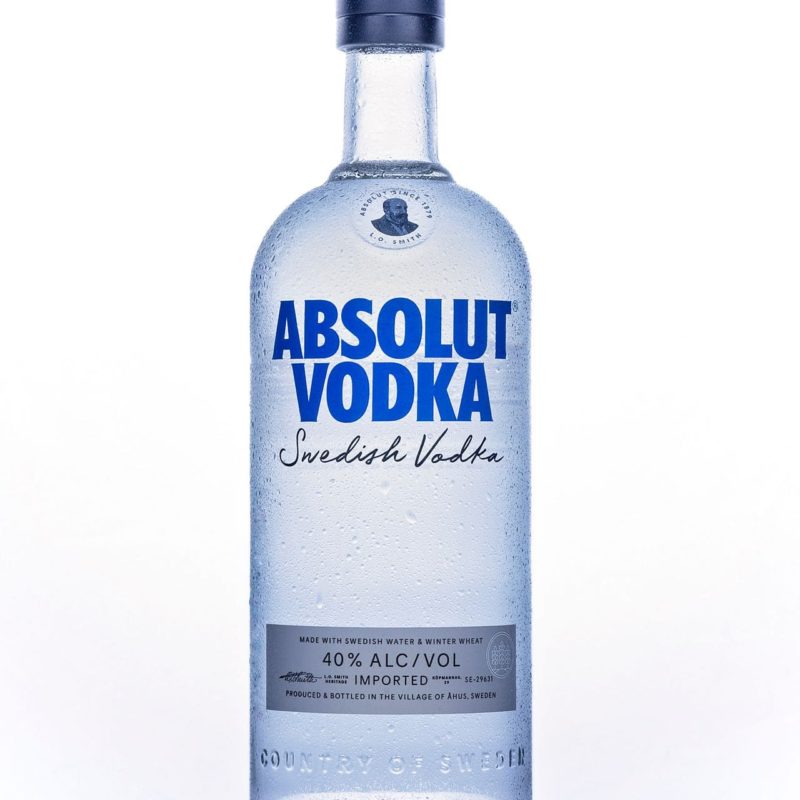 etiketten-no-label-look Vodka-Flasche mit No-Label-Look-Etikett